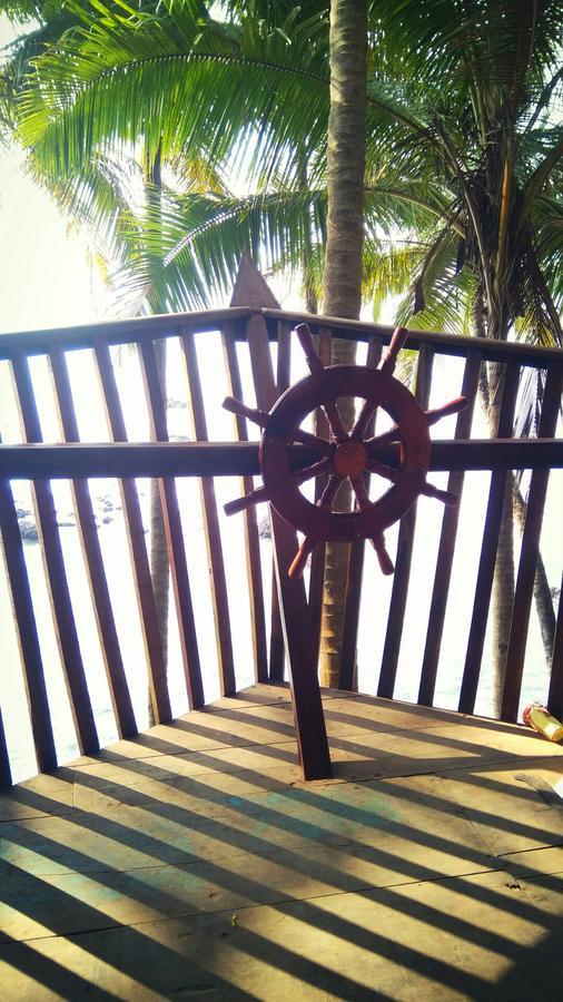 Belantara Beach Front Hotel Vengurla Buitenkant foto