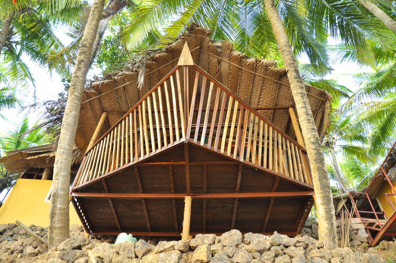 Belantara Beach Front Hotel Vengurla Buitenkant foto