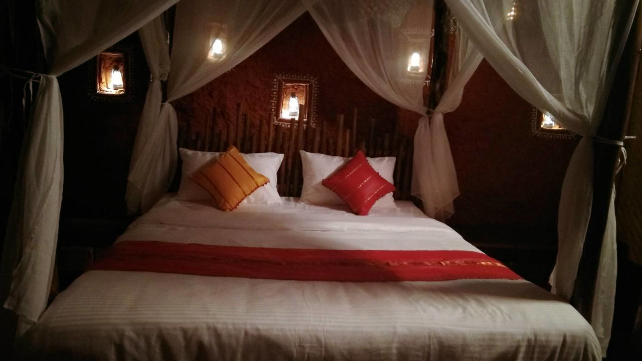 Belantara Beach Front Hotel Vengurla Buitenkant foto