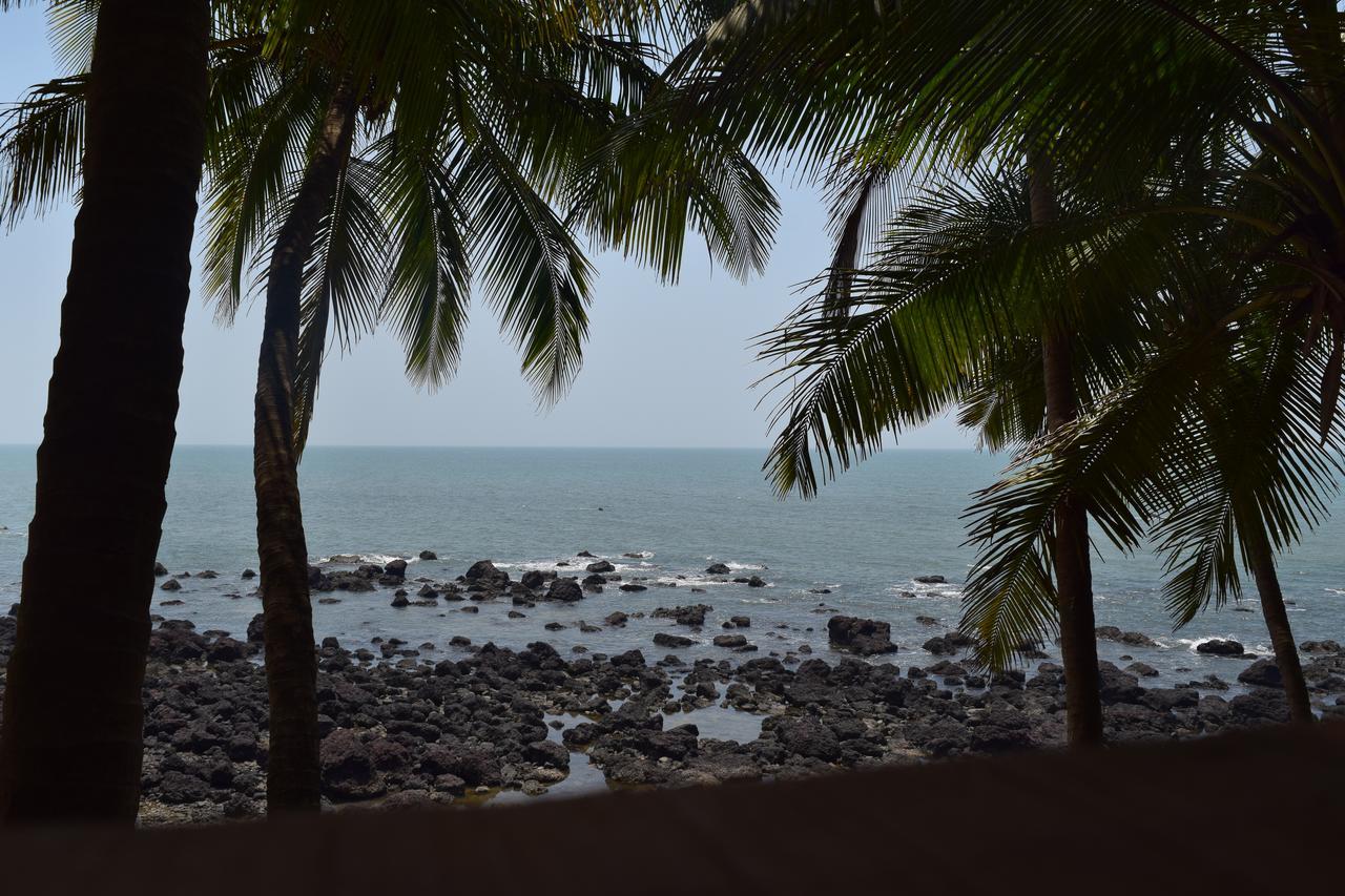 Belantara Beach Front Hotel Vengurla Buitenkant foto