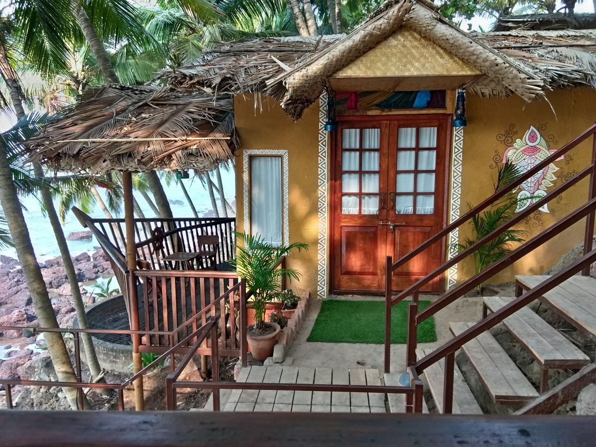 Belantara Beach Front Hotel Vengurla Buitenkant foto