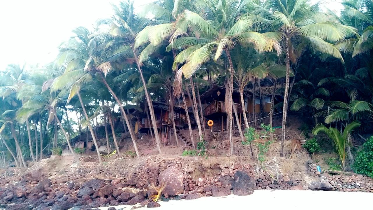 Belantara Beach Front Hotel Vengurla Buitenkant foto